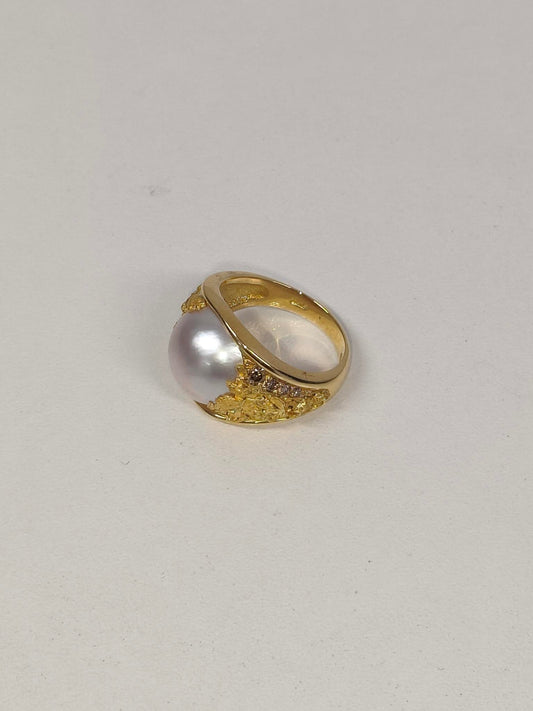 Elegant 18ct Yellow Gold, South Sea Pearl, Cognac Diamond Ring