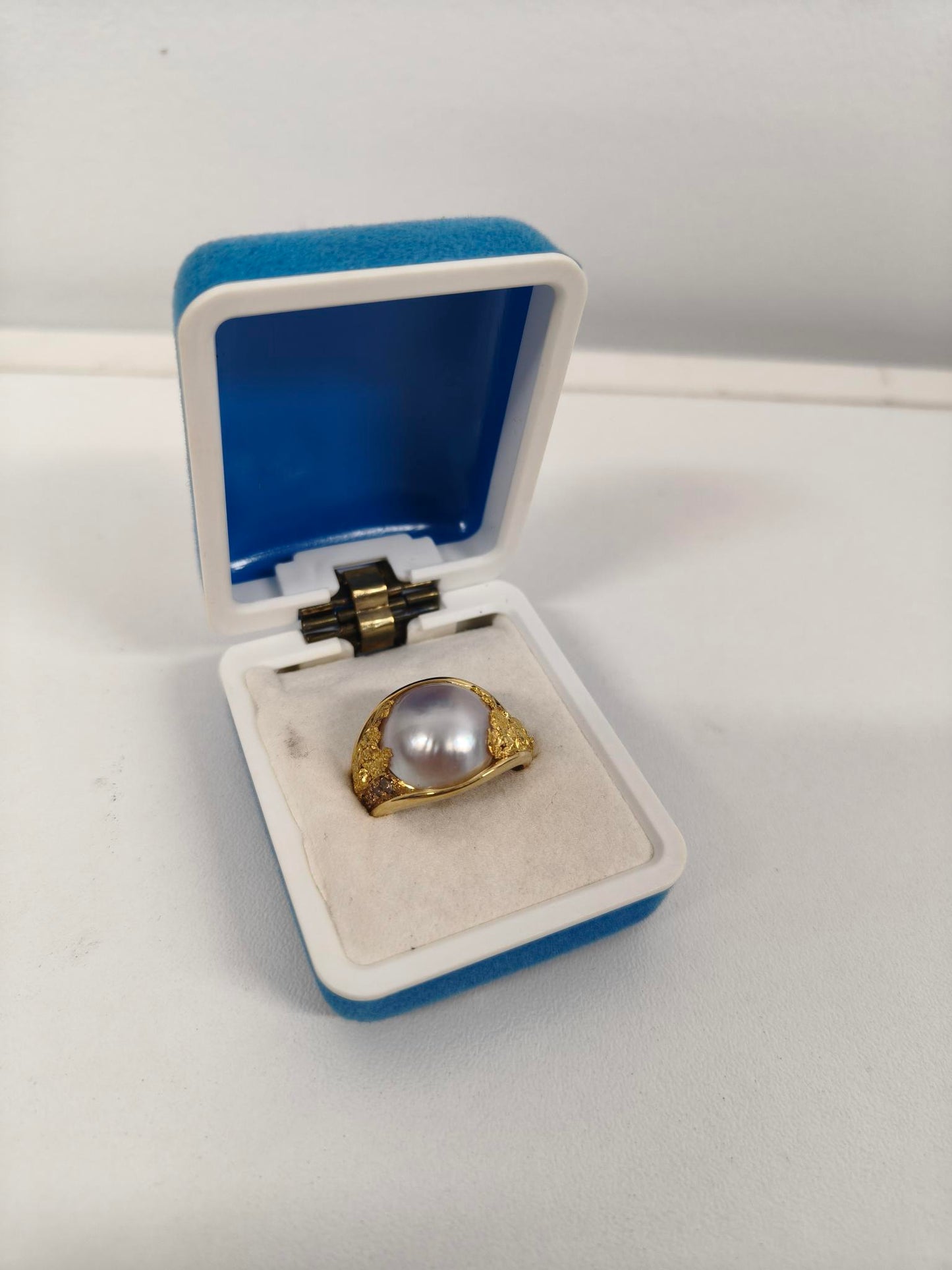 Elegant 18ct Yellow Gold, South Sea Pearl, Cognac Diamond Ring
